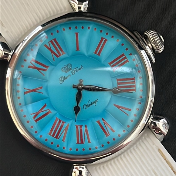 Glam Rock Vintage Glam White Silicone Band Watch - Picture 2 of 9